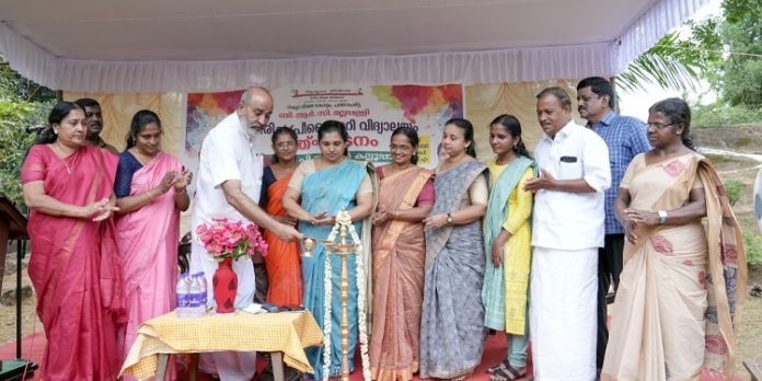 മാതൃകാ പ്രീ പ്രൈമറി കുരുന്നുകൾക്ക് സമർപ്പിച്ചു മാതൃകാ പ്രീ പ്രൈമറി കുരുന്നുകൾക്ക് സമർപ്പിച്ചു