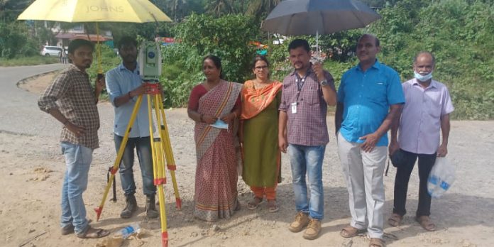 ഇട്ടിയപ്പാറ ബസ് സ്റ്റാൻഡ് ഉൾപ്പെടെയുള്ള സ്ഥലങ്ങൾ അളന്ന് അതിരു കല്ലുകള് സ്ഥാപിച്ചു ഇട്ടിയപ്പാറ ബസ് സ്റ്റാൻഡ് ഉൾപ്പെടെയുള്ള സ്ഥലങ്ങൾ അളന്ന് അതിരു കല്ലുകള് സ്ഥാപിച്ചു