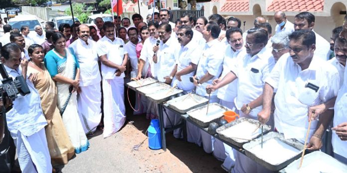 സ്വാഭാവിക റബറിന്റെയും കോമ്പൗണ്ട് റബറിന്റെയും ഇറക്കുമതി അടിയന്തിരമായി നിർത്തലാക്കണം : തോമസ് ചാഴികാടൻ എംപി സ്വാഭാവിക റബറിന്റെയും കോമ്പൗണ്ട് റബറിന്റെയും ഇറക്കുമതി അടിയന്തിരമായി നിർത്തലാക്കണം : തോമസ് ചാഴികാടൻ എംപി