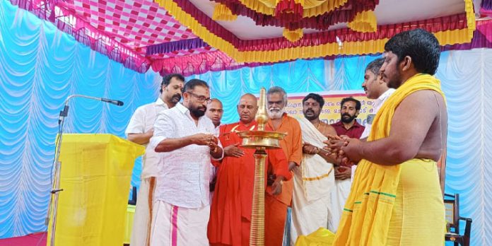 ഒന്നാമത് ചെറിയനാട് കിഴക്ക് ശ്രീനാരായണ കണ്വന്ഷന് നാളെ സമാപിക്കും ഒന്നാമത് ചെറിയനാട് കിഴക്ക് ശ്രീനാരായണ കണ്വന്ഷന് നാളെ സമാപിക്കും