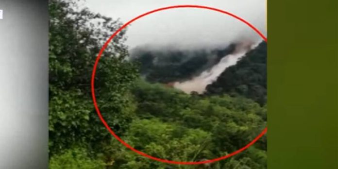 കോഴിക്കോട് മറിപ്പുഴയിൽ ഉൾക്കാട്ടിൽ ഉരുൾപൊട്ടി കോഴിക്കോട് മറിപ്പുഴയിൽ ഉൾക്കാട്ടിൽ ഉരുൾപൊട്ടി