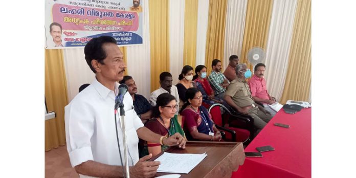 ലഹരിക്കെതിരെ ബോധവല്ക്കരണ പരിപാടികള്ക്കൊപ്പം ശക്തമായ നിയമ നടപടികളും ആവശ്യം : ജില്ലാ പഞ്ചായത്ത് പ്രസിഡന്റ് ലഹരിക്കെതിരെ ബോധവല്ക്കരണ പരിപാടികള്ക്കൊപ്പം ശക്തമായ നിയമ നടപടികളും ആവശ്യം : ജില്ലാ പഞ്ചായത്ത് പ്രസിഡന്റ്