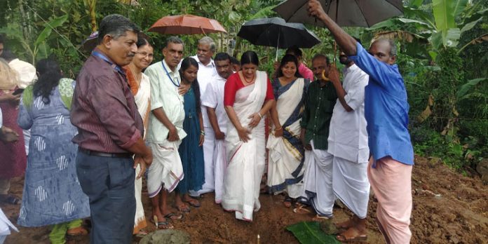 ഗോപിക മോൾടെ വീടെന്ന സ്വപ്നം പൂവണിയുന്നു ഗോപിക മോൾടെ വീടെന്ന സ്വപ്നം പൂവണിയുന്നു