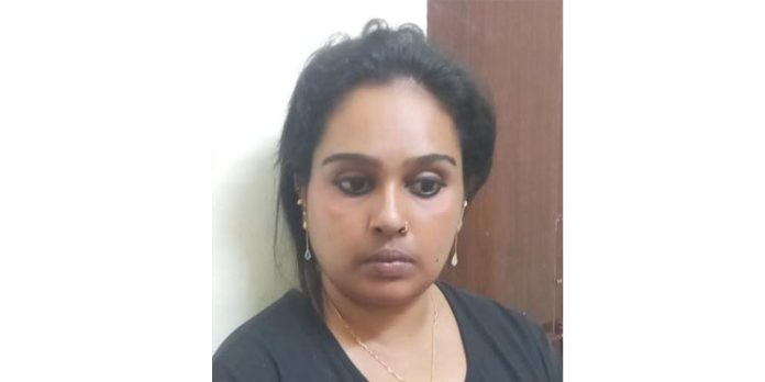പുനർവിവാഹപ്പരസ്യത്തിന്റെ അടിസ്ഥാനത്തിൽ പ്രലോഭിപ്പിച്ച് ലക്ഷങ്ങൾ തട്ടിയെടുത്ത പ്രതി അറസ്റ്റിൽ പുനർവിവാഹപ്പരസ്യത്തിന്റെ അടിസ്ഥാനത്തിൽ പ്രലോഭിപ്പിച്ച് ലക്ഷങ്ങൾ തട്ടിയെടുത്ത പ്രതി അറസ്റ്റിൽ