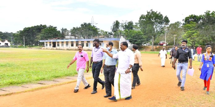 പത്തനംതിട്ടയിലെ പുതിയ സ്റ്റേഡിയത്തിന്റെ പ്രാഥമിക സര്വേ തുടങ്ങി ; 14 ഏക്കറില് വരുന്നത് അത്യാധുനിക കായിക സമുച്ചയം പത്തനംതിട്ടയിലെ പുതിയ സ്റ്റേഡിയത്തിന്റെ പ്രാഥമിക സര്വേ തുടങ്ങി ; 14 ഏക്കറില് വരുന്നത് അത്യാധുനിക കായിക സമുച്ചയം