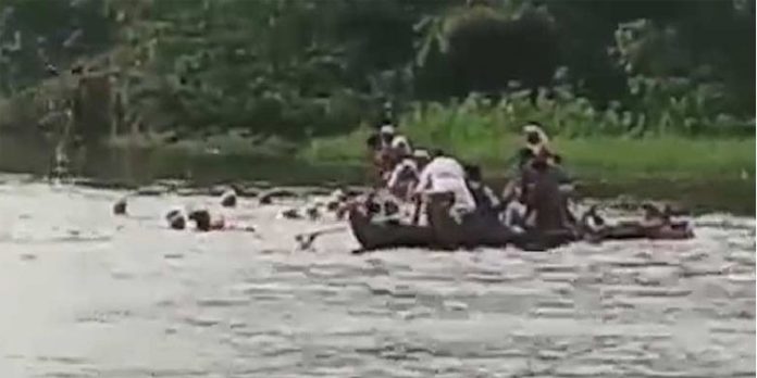 ചെന്നിത്തലയിൽ പള്ളിയോടം മറിഞ്ഞ് കാണാതായ ആൾക്കുവേണ്ടിയുള്ള തിരച്ചിൽ ഇന്നും തുടരും ചെന്നിത്തലയിൽ പള്ളിയോടം മറിഞ്ഞ് കാണാതായ ആൾക്കുവേണ്ടിയുള്ള തിരച്ചിൽ ഇന്നും തുടരും