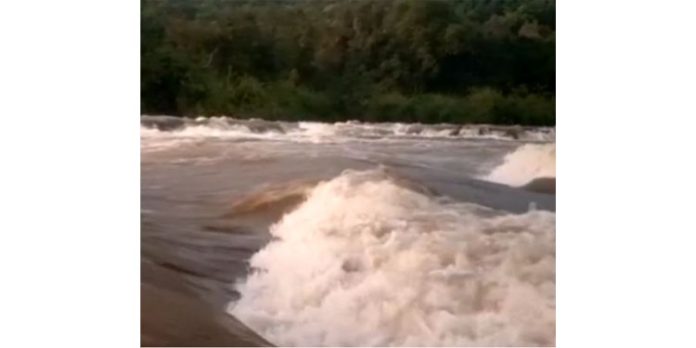 പറമ്പിക്കുളം ഡാമിന്റെ ഷട്ടറുകള് പുനഃസ്ഥാപിക്കുന്നത് വൈകും ; ചാലക്കുടിപ്പുഴയില് നീരൊഴുക്ക് തുടരുന്നു പറമ്പിക്കുളം ഡാമിന്റെ ഷട്ടറുകള് പുനഃസ്ഥാപിക്കുന്നത് വൈകും ; ചാലക്കുടിപ്പുഴയില് നീരൊഴുക്ക് തുടരുന്നു