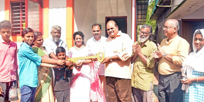 ഡോ.എം.എസ്.സുനിൽ 255 – മത് സ്നേഹഭവനം ഓണസമ്മാനമായി നൽകി ഡോ.എം.എസ്.സുനിൽ 255 – മത് സ്നേഹഭവനം ഓണസമ്മാനമായി നൽകി