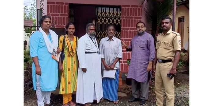 വയോധികന് അഭയസ്ഥാനമൊരുക്കി റാന്നി പോലീസ് വയോധികന് അഭയസ്ഥാനമൊരുക്കി റാന്നി പോലീസ്