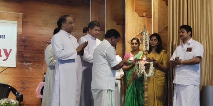 കൊല്ലമുള ലിറ്റിൽ ഫ്ലവർ പബ്ലിക് സ്കൂളിൽ മെറിറ്റ് ഡേ നടത്തി കൊല്ലമുള ലിറ്റിൽ ഫ്ലവർ പബ്ലിക് സ്കൂളിൽ മെറിറ്റ് ഡേ നടത്തി
