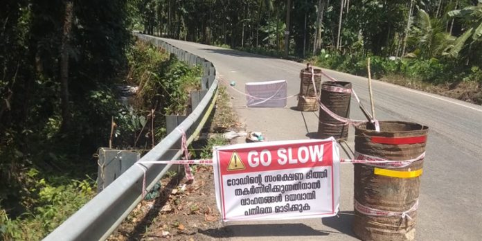 കോന്നി കുമ്പഴ റോഡിൽ സംരക്ഷണ ഭിത്തി നിർമ്മിക്കണം കോന്നി കുമ്പഴ റോഡിൽ സംരക്ഷണ ഭിത്തി നിർമ്മിക്കണം