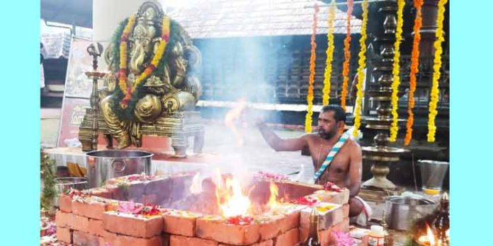 കൈപ്പുഴ ശ്രീകൃഷ്ണ സ്വാമി ക്ഷേത്രത്തിൽ അഷ്ടദ്രവ്യ മഹാഗണപതി ഹോമം കൈപ്പുഴ ശ്രീകൃഷ്ണ സ്വാമി ക്ഷേത്രത്തിൽ അഷ്ടദ്രവ്യ മഹാഗണപതി ഹോമം