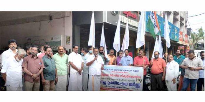 പത്തനംതിട്ട നഗരസഭ അന്യായമായി വര്ദ്ധിപ്പിച്ച തൊഴില് നികുതി പിന്വലിക്കണം ; വ്യാപാരി വ്യവസായി ഏകോപന സമിതി പത്തനംതിട്ട നഗരസഭ അന്യായമായി വര്ദ്ധിപ്പിച്ച തൊഴില് നികുതി പിന്വലിക്കണം ; വ്യാപാരി വ്യവസായി ഏകോപന സമിതി