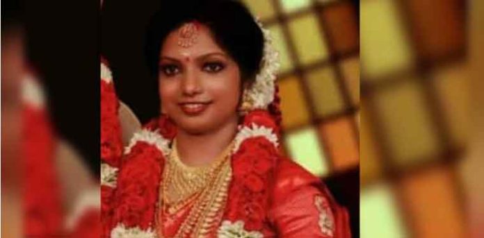 ഭർതൃവീട്ടില് യുവതി മരിച്ച സംഭവം ; ദുരൂഹതയെന്ന് ബന്ധുക്കള് ഭർതൃവീട്ടില് യുവതി മരിച്ച സംഭവം ; ദുരൂഹതയെന്ന് ബന്ധുക്കള്