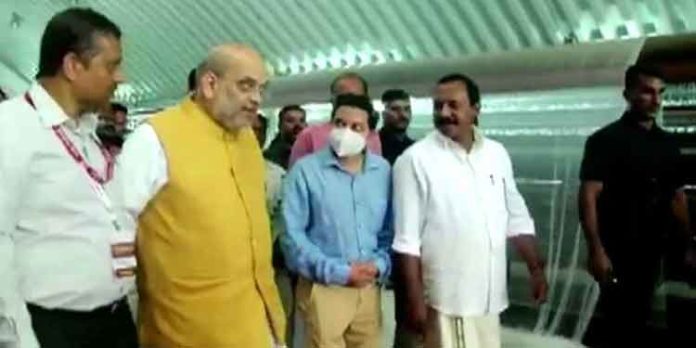 കേരളത്തിന് 2 കപ്പലുകള് വാഗ്ദാനം ചെയ്ത് കേന്ദ്ര ആഭ്യന്തരമന്ത്രി അമിത് ഷാ കേരളത്തിന് 2 കപ്പലുകള് വാഗ്ദാനം ചെയ്ത് കേന്ദ്ര ആഭ്യന്തരമന്ത്രി അമിത് ഷാ