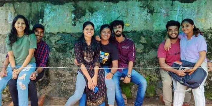 വിവാദ ബസ് കാത്തിരിപ്പു കേന്ദ്രം ; പുതിയ വെയിറ്റിങ് ഷെഡ് പണിയാന് നഗരസഭ വിവാദ ബസ് കാത്തിരിപ്പു കേന്ദ്രം ; പുതിയ വെയിറ്റിങ് ഷെഡ് പണിയാന് നഗരസഭ