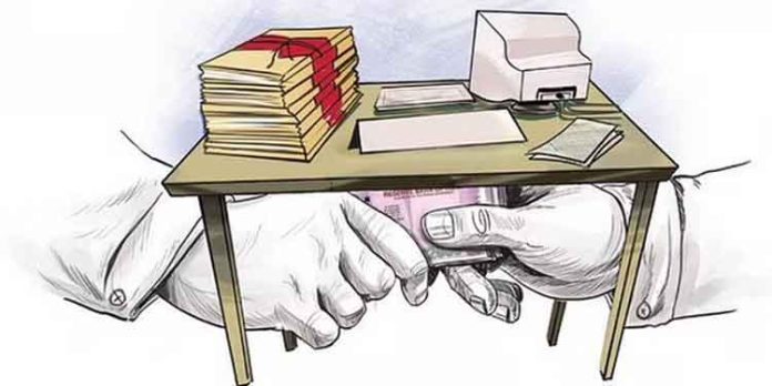 പെട്ടിക്കടയിൽ ഒന്നരലക്ഷം പിടിച്ച സംഭവം : പരിശോധനയിൽ കുടുങ്ങിയത് ഇടനിലക്കാരും ഉദ്യോഗസ്ഥരും പെട്ടിക്കടയിൽ ഒന്നരലക്ഷം പിടിച്ച സംഭവം : പരിശോധനയിൽ കുടുങ്ങിയത് ഇടനിലക്കാരും ഉദ്യോഗസ്ഥരും