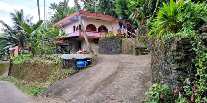ചിറ്റാറില് 1.25 ഏക്കർ റബ്ബര് തോട്ടവും ഇരുനില വീടും ഉടന് വില്പ്പനക്ക് ചിറ്റാറില് 1.25 ഏക്കർ റബ്ബര് തോട്ടവും ഇരുനില വീടും ഉടന് വില്പ്പനക്ക്