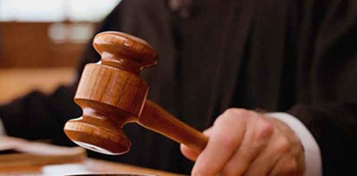 സ്വവർഗാനുരാഗിയായ ഭർത്താവില് നിന്ന് പീഡനം ; ഭാര്യയ്ക്ക് ഒരു ലക്ഷം രൂപ നഷ്ടപരിഹാരം നൽകണമെന്ന് മുംബൈ കോടതി സ്വവർഗാനുരാഗിയായ ഭർത്താവില് നിന്ന് പീഡനം ; ഭാര്യയ്ക്ക് ഒരു ലക്ഷം രൂപ നഷ്ടപരിഹാരം നൽകണമെന്ന് മുംബൈ കോടതി