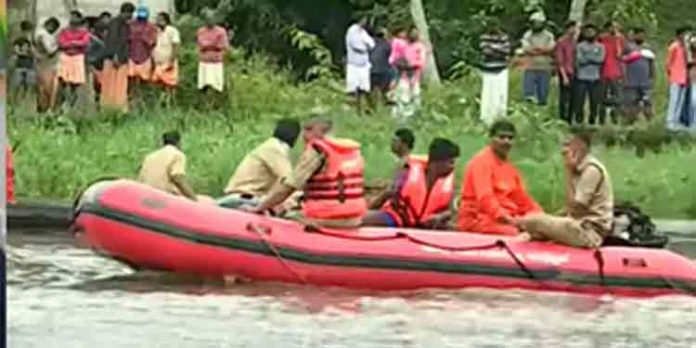 പള്ളിയോടം മറിഞ്ഞ് കാണാതായവരിൽ ഒരാളുടെ മൃതദേഹം കൂടി കണ്ടെടുത്തു പള്ളിയോടം മറിഞ്ഞ് കാണാതായവരിൽ ഒരാളുടെ മൃതദേഹം കൂടി കണ്ടെടുത്തു