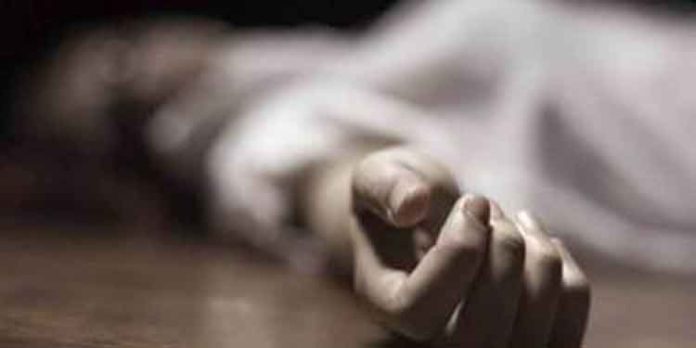 മലപ്പുറത്ത് ഫോട്ടോ എടുക്കുന്നതിനിടെ വധു കുഴഞ്ഞ് വീണ് മരിച്ചു മലപ്പുറത്ത് ഫോട്ടോ എടുക്കുന്നതിനിടെ വധു കുഴഞ്ഞ് വീണ് മരിച്ചു