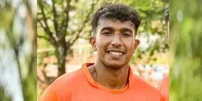 ഫുട്ബാള് കളിക്കുന്നതിനിടെ വിദ്യാര്ഥി കുഴഞ്ഞുവീണ് മരിച്ചു ഫുട്ബാള് കളിക്കുന്നതിനിടെ വിദ്യാര്ഥി കുഴഞ്ഞുവീണ് മരിച്ചു