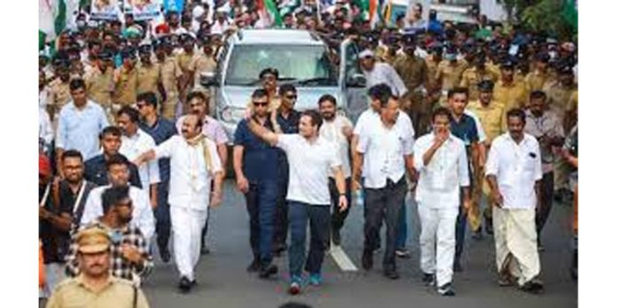 തലസ്ഥാനത്തോട് വിട പറഞ്ഞ് ജോഡോ യാത്ര ; ഇനി കൊല്ലത്തിന്റെ മണ്ണിൽ തലസ്ഥാനത്തോട് വിട പറഞ്ഞ് ജോഡോ യാത്ര ; ഇനി കൊല്ലത്തിന്റെ മണ്ണിൽ