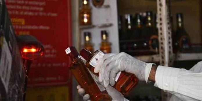 സംസ്ഥാനത്ത് ദിവസവും ഒഴുകുന്നത് 10 ലക്ഷത്തിന്റെ മദ്യക്കച്ചവടം സംസ്ഥാനത്ത് ദിവസവും ഒഴുകുന്നത് 10 ലക്ഷത്തിന്റെ മദ്യക്കച്ചവടം
