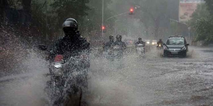 മഴയ്ക്ക് സാധ്യത ; മൂന്ന് ജില്ലകളില് ഓറഞ്ച് അലേര്ട്ട് മഴയ്ക്ക് സാധ്യത ; മൂന്ന് ജില്ലകളില് ഓറഞ്ച് അലേര്ട്ട്