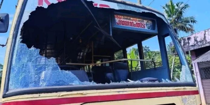 പോപ്പുലർ ഫ്രണ്ട് ഹർത്താലിൽ കോന്നിയിൽ പരക്കെ അക്രമം പോപ്പുലർ ഫ്രണ്ട് ഹർത്താലിൽ കോന്നിയിൽ പരക്കെ അക്രമം
