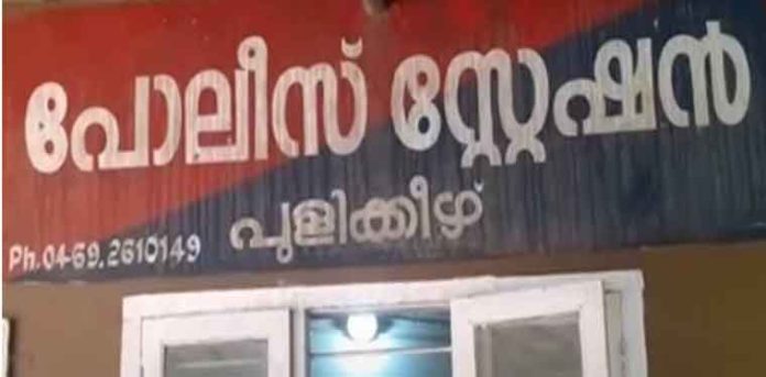 സ്കൂട്ടര് യാത്രികയെ കാർ ഇടിച്ച സംഭവം ; എസ്.ഐ.യ്ക്ക് സ്ഥലംമാറ്റം സ്കൂട്ടര് യാത്രികയെ കാർ ഇടിച്ച സംഭവം ; എസ്.ഐ.യ്ക്ക് സ്ഥലംമാറ്റം
