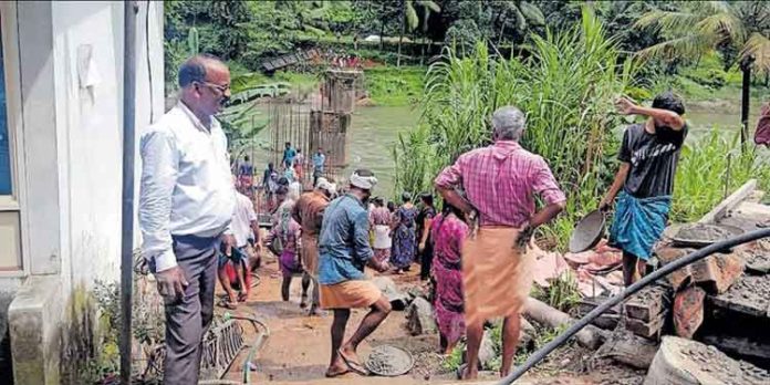 അരയാഞ്ഞിലിമണ്ണ് തൂക്കുപാല നിര്മ്മാണം പുരോഗമിക്കുന്നു അരയാഞ്ഞിലിമണ്ണ് തൂക്കുപാല നിര്മ്മാണം പുരോഗമിക്കുന്നു