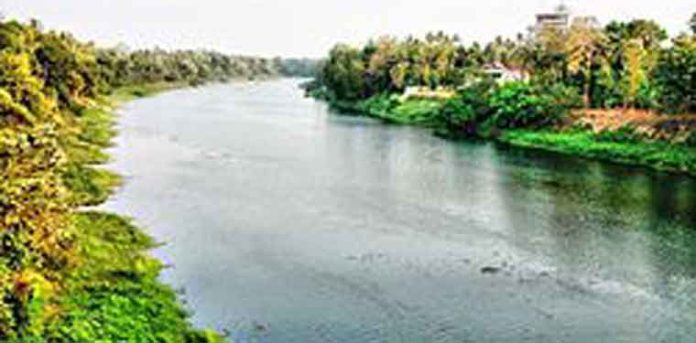 കൂമ്പുഴ പാലത്തിനു സമീപം യുവതിയെയും കുഞ്ഞിനെയും മരിച്ച നിലയിൽ കണ്ടെത്തി കൂമ്പുഴ പാലത്തിനു സമീപം യുവതിയെയും കുഞ്ഞിനെയും മരിച്ച നിലയിൽ കണ്ടെത്തി