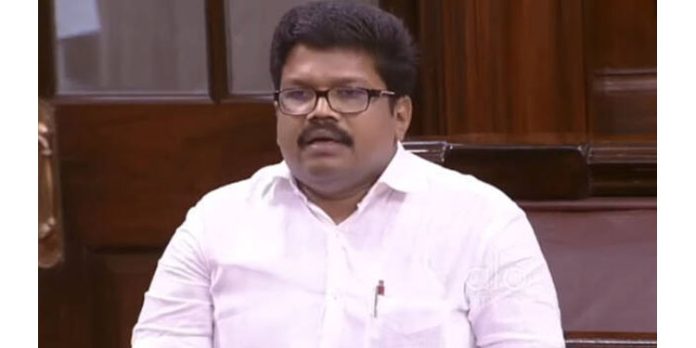 സർവ്വകലാശാലകൾ സംഘപരിവാർ ആക്രമിക്കപ്പെടുകയാണ് ; പഴയ പ്രസംഗം പങ്ക് വെച്ച് മുഖ്യമന്ത്രിയുടെ പ്രൈവറ്റ് സെക്രട്ടറി സർവ്വകലാശാലകൾ സംഘപരിവാർ ആക്രമിക്കപ്പെടുകയാണ് ; പഴയ പ്രസംഗം പങ്ക് വെച്ച് മുഖ്യമന്ത്രിയുടെ പ്രൈവറ്റ് സെക്രട്ടറി