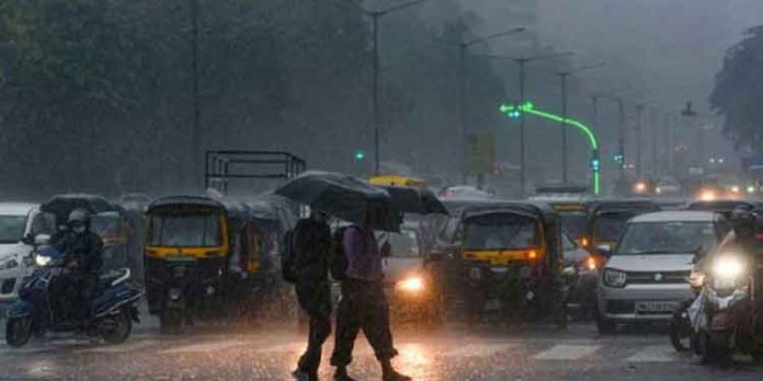 തിരുവനന്തപുരം, കൊല്ലം, പത്തനംതിട്ട, ഇടുക്കി ജില്ലകളില് നാളെ റെഡ് അലേർട്ട് തിരുവനന്തപുരം, കൊല്ലം, പത്തനംതിട്ട, ഇടുക്കി ജില്ലകളില് നാളെ റെഡ് അലേർട്ട്