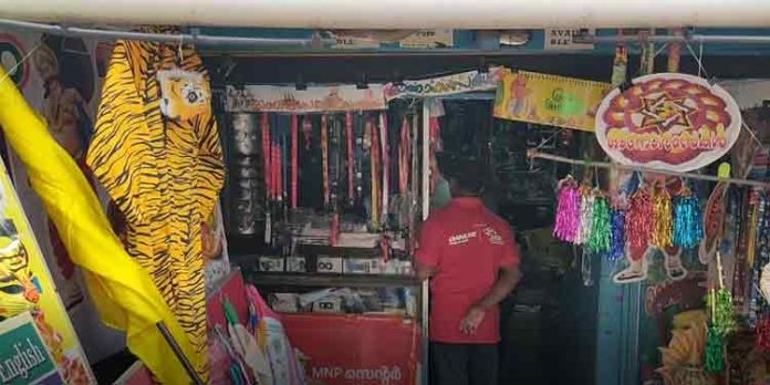റാന്നിയിലെ അന്സുരാജന്റെ കൊടിക്കട ജില്ലയില് പ്രശസ്തമാകുന്നു റാന്നിയിലെ അന്സുരാജന്റെ കൊടിക്കട ജില്ലയില് പ്രശസ്തമാകുന്നു