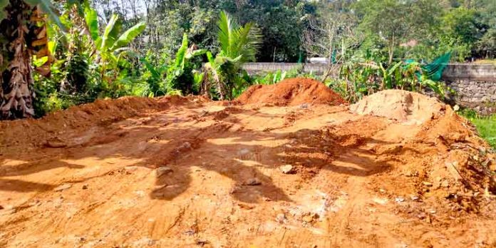 പത്തനംതിട്ടയിലേക്ക് വന്നോളൂ – അനുമതിയില്ലാതെ വയലുകളും തണ്ണീര്തടങ്ങളും നികത്താം, കെട്ടിടവും പണിയാം – ക്രമപ്പെടുത്തി നല്കുകയും ചെയ്യാം പത്തനംതിട്ടയിലേക്ക് വന്നോളൂ – അനുമതിയില്ലാതെ വയലുകളും തണ്ണീര്തടങ്ങളും നികത്താം, കെട്ടിടവും പണിയാം – ക്രമപ്പെടുത്തി നല്കുകയും ചെയ്യാം