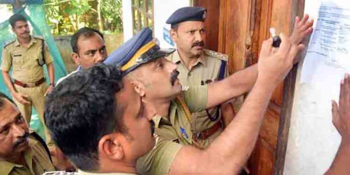 പത്തനംതിട്ട, പന്തളം, പറക്കോട് – പോപ്പുലര് ഫ്രണ്ട് ഓഫീസുകള്ക്ക് താഴു വീണു : രണ്ടിടത്ത് എന്ഐഎയും ഒരിടത്ത് കേരളാ പോലീസും പൂട്ടി പത്തനംതിട്ട, പന്തളം, പറക്കോട് – പോപ്പുലര് ഫ്രണ്ട് ഓഫീസുകള്ക്ക് താഴു വീണു : രണ്ടിടത്ത് എന്ഐഎയും ഒരിടത്ത് കേരളാ പോലീസും പൂട്ടി