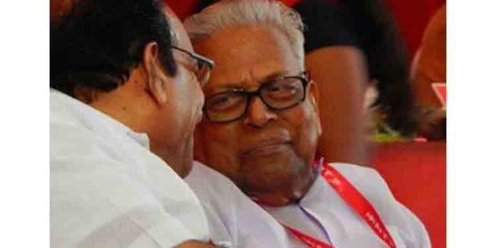 ‘അച്ഛന്റെ കണ്ണുകളില് ഒരു നനവ് വ്യക്തമായി കാണാനായി ; അനുശോചനം അറിയിക്കണം എന്നു മാത്രം പറഞ്ഞു’ ‘അച്ഛന്റെ കണ്ണുകളില് ഒരു നനവ് വ്യക്തമായി കാണാനായി ; അനുശോചനം അറിയിക്കണം എന്നു മാത്രം പറഞ്ഞു’