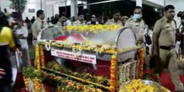 കോടിയേരി ബാലക്യഷ്ണന്റെ മൃതദേഹം ഇന്ന് പയ്യാമ്പലം കടപ്പുറത്ത് സംസ്ക്കരിക്കും കോടിയേരി ബാലക്യഷ്ണന്റെ മൃതദേഹം ഇന്ന് പയ്യാമ്പലം കടപ്പുറത്ത് സംസ്ക്കരിക്കും