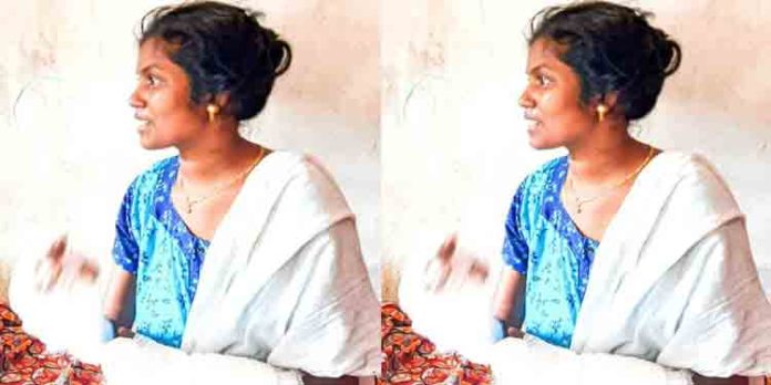 ഇനി ഞാന് കരയില്ല : അറ്റു പോയ കൈപ്പത്തി തുന്നിച്ചേര്ത്ത് വിദ്യ വീട്ടിലേയ്ക്ക് മടങ്ങി ഇനി ഞാന് കരയില്ല : അറ്റു പോയ കൈപ്പത്തി തുന്നിച്ചേര്ത്ത് വിദ്യ വീട്ടിലേയ്ക്ക് മടങ്ങി