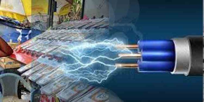 ലോട്ടറി തട്ടിൽ വൈദ്യുതി കടത്തിവിട്ട് വിൽപനക്കാരിയെ കൊലപ്പെടുത്താൻ ശ്രമം ലോട്ടറി തട്ടിൽ വൈദ്യുതി കടത്തിവിട്ട് വിൽപനക്കാരിയെ കൊലപ്പെടുത്താൻ ശ്രമം