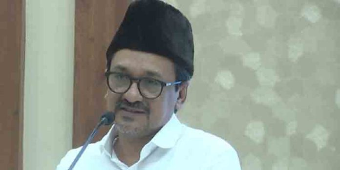 ലീഗ് നേതാക്കന്മാരുടെ നിലപാടിൽ ഏകസ്വരം വേണം ; വിമർശനവുമായി സാദിഖലി തങ്ങൾ ലീഗ് നേതാക്കന്മാരുടെ നിലപാടിൽ ഏകസ്വരം വേണം ; വിമർശനവുമായി സാദിഖലി തങ്ങൾ