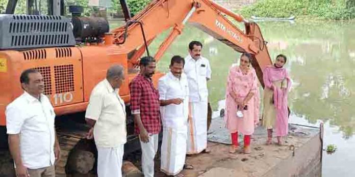 എംപിയുടെ ഇടപെടൽ : മീനച്ചിലാറിന്റെ ആഴം കൂട്ടൽ പ്രവർത്തികൾ പുനരാരംഭിച്ചു എംപിയുടെ ഇടപെടൽ : മീനച്ചിലാറിന്റെ ആഴം കൂട്ടൽ പ്രവർത്തികൾ പുനരാരംഭിച്ചു