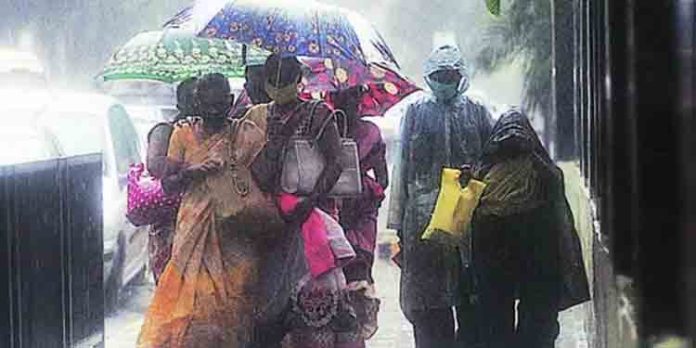 തോരാത്ത മഴയില് കുതിര്ന്ന് മുംബൈ ; മഹാനഗരം മഞ്ഞ ജാഗ്രതയില് തോരാത്ത മഴയില് കുതിര്ന്ന് മുംബൈ ; മഹാനഗരം മഞ്ഞ ജാഗ്രതയില്