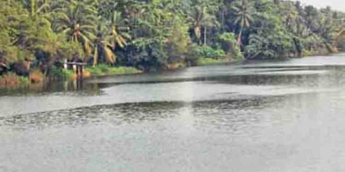 ആറാട്ട് കടവില് യുവാവിനെ ഒഴുക്കില്പ്പെട്ട് കാണാതായി ആറാട്ട് കടവില് യുവാവിനെ ഒഴുക്കില്പ്പെട്ട് കാണാതായി