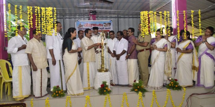 ശ്രീനാരായണ പബ്ലിക് സ്കൂളിൽ വിദ്യാരംഭ ചടങ്ങ് നടത്തി ശ്രീനാരായണ പബ്ലിക് സ്കൂളിൽ വിദ്യാരംഭ ചടങ്ങ് നടത്തി