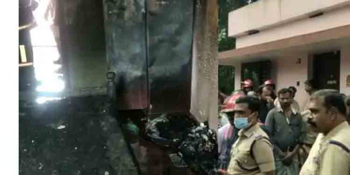 തിരുവില്വാമലയിൽ ഒരു കുടുംബത്തിലെ നാലു പേരെ പൊള്ളലേറ്റ നിലയിൽ കണ്ടെത്തി തിരുവില്വാമലയിൽ ഒരു കുടുംബത്തിലെ നാലു പേരെ പൊള്ളലേറ്റ നിലയിൽ കണ്ടെത്തി