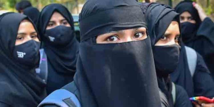 കര്ണാടക ഹിജാബ് നിരോധന കേസില് സുപ്രീം കോടതിയില് ഭിന്നവിധി കര്ണാടക ഹിജാബ് നിരോധന കേസില് സുപ്രീം കോടതിയില് ഭിന്നവിധി
