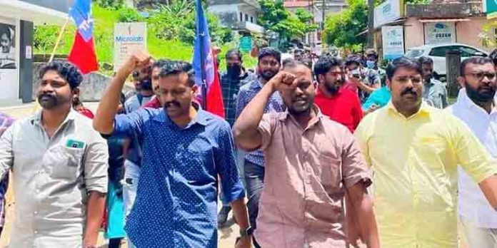 ദുർമന്ത്രവാദിനിക്കെതിരെ നടപടി എടുക്കണണം ; എ ഐ വൈ എഫ് മാർച്ച് നടത്തി ദുർമന്ത്രവാദിനിക്കെതിരെ നടപടി എടുക്കണണം ; എ ഐ വൈ എഫ് മാർച്ച് നടത്തി